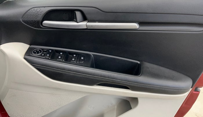 2020 KIA SONET HTX 1.0 IMT, Petrol, Manual, 38,331 km, Driver Side Door Panels Control