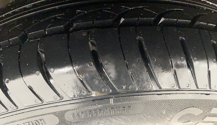 2014 Honda Amaze 1.2L I-VTEC S, Petrol, Manual, 1,08,337 km, Right Rear Tyre Tread