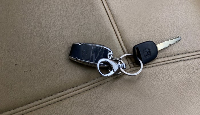 2014 Honda Amaze 1.2L I-VTEC S, Petrol, Manual, 1,08,337 km, Key Close Up