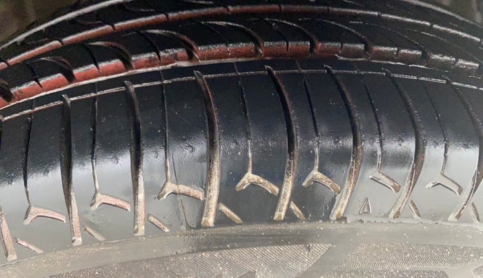 2014 Honda Amaze 1.2L I-VTEC S, Petrol, Manual, 1,08,337 km, Right Front Tyre Tread