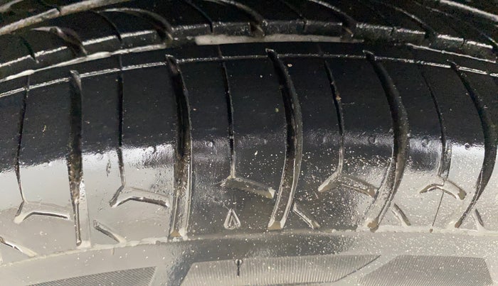 2014 Honda Amaze 1.2L I-VTEC S, Petrol, Manual, 1,08,337 km, Left Front Tyre Tread