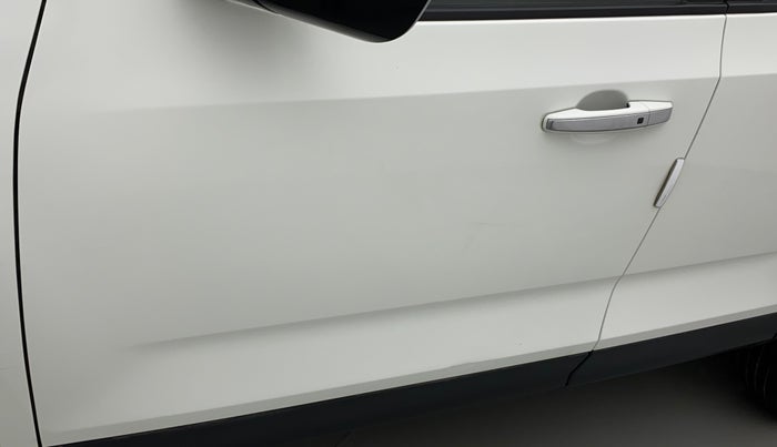 2021 Tata Harrier XZA PLUS 2.0L, Diesel, Automatic, 58,025 km, Front passenger door - Minor scratches