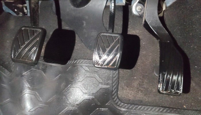 2015 Maruti Swift VXI, Petrol, Manual, 48,924 km, Pedals