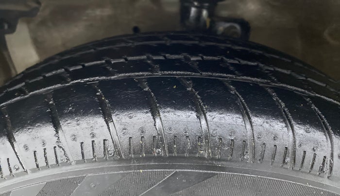 2019 Maruti Celerio ZXI, CNG, Manual, 57,607 km, Left Front Tyre Tread