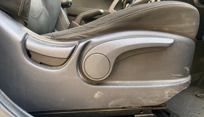 2015 Hyundai Creta S 1.6 PETROL, Petrol, Manual, 96,870 km, Driver Side Adjustment Panel