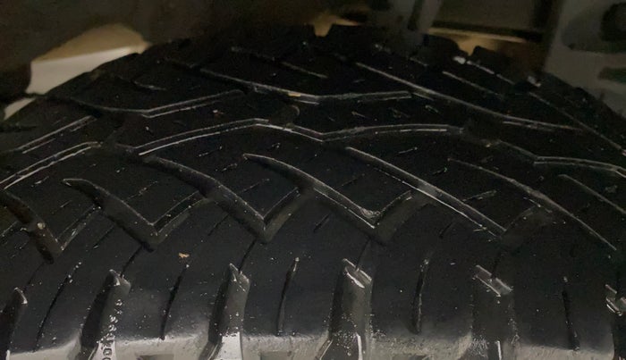 2014 Renault Duster 110 PS RXL DIESEL, Diesel, Manual, 90,221 km, Left Rear Tyre Tread