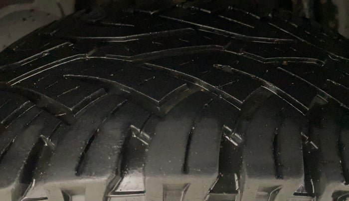 2014 Renault Duster 110 PS RXL DIESEL, Diesel, Manual, 90,221 km, Right Rear Tyre Tread