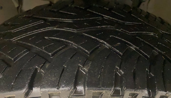 2014 Renault Duster 110 PS RXL DIESEL, Diesel, Manual, 90,221 km, Left Front Tyre Tread