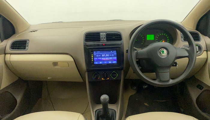 2013 Skoda Rapid ACTIVE 1.6 TDI CR MT PLUS, Diesel, Manual, 56,954 km, Dashboard