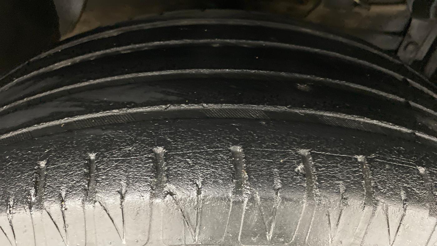2016 Maruti Vitara Brezza ZDI, Diesel, Manual, 67,996 km, Right Front Tyre Tread