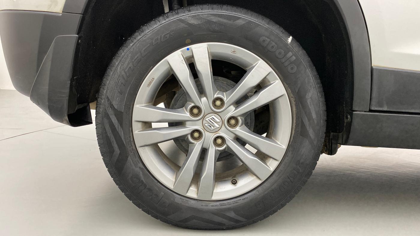 2016 Maruti Vitara Brezza ZDI, Diesel, Manual, 67,996 km, Right Rear Wheel