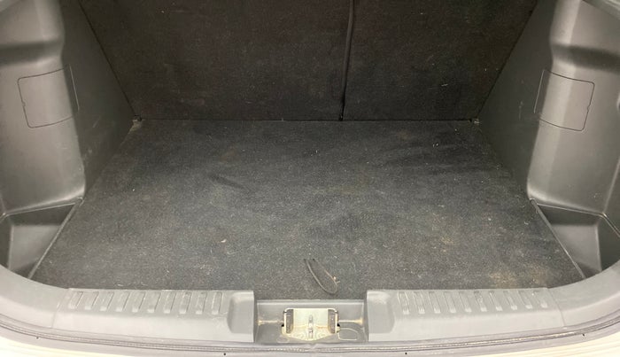 2016 Maruti Vitara Brezza ZDI, Diesel, Manual, 67,996 km, Boot Inside