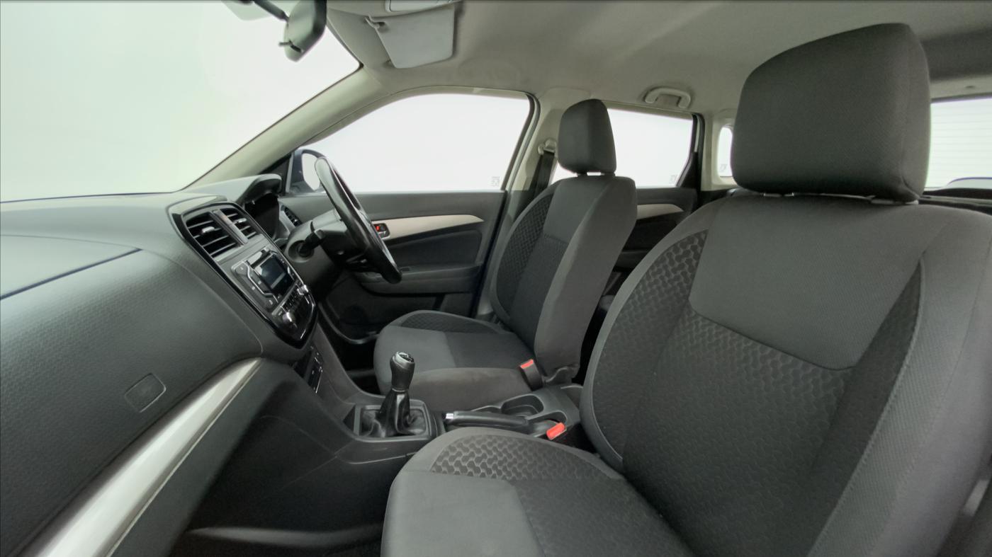 2016 Maruti Vitara Brezza ZDI, Diesel, Manual, 67,996 km, Right Side Front Door Cabin