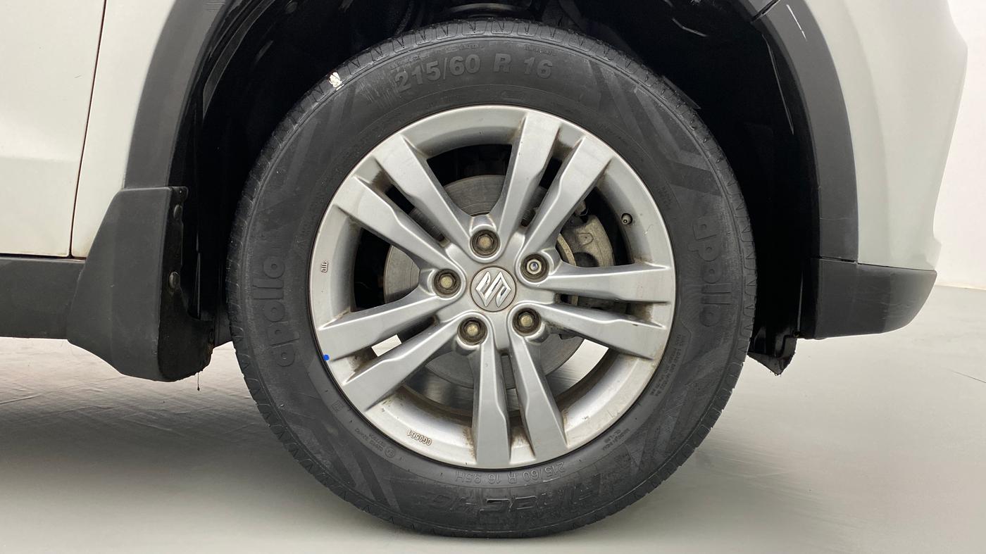 2016 Maruti Vitara Brezza ZDI, Diesel, Manual, 67,996 km, Right Front Wheel