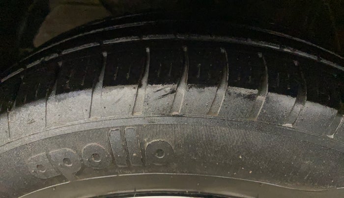 2020 Maruti Swift LXI, Petrol, Manual, 35,030 km, Left Front Tyre Tread