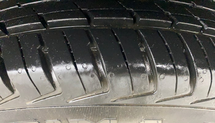 2018 Renault Kwid RXT 1.0 AMT, Petrol, Automatic, 22,451 km, Left Rear Tyre Tread