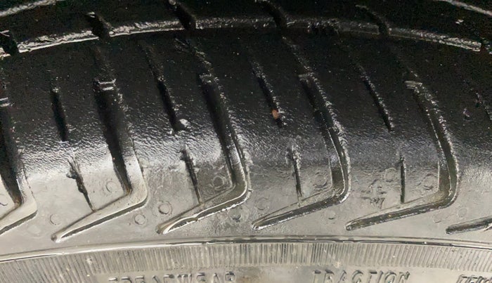 2018 Renault Kwid RXT 1.0 AMT, Petrol, Automatic, 22,451 km, Right Front Tyre Tread