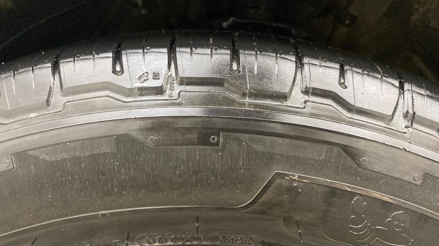 2020 Hyundai Tucson GL (O) 2WD AT, Diesel, Automatic, 1,40,820 km, Left Front Tyre Tread