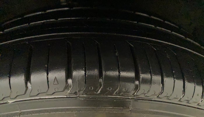 2016 Maruti Baleno DELTA DIESEL 1.3, Diesel, Manual, 62,767 km, Right Front Tyre Tread