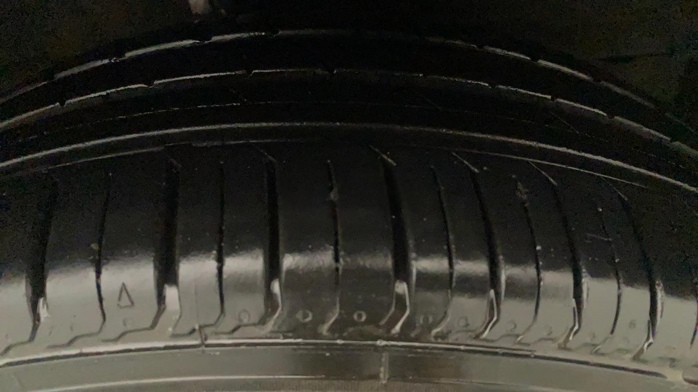 2016 Maruti Baleno DELTA DIESEL 1.3, Diesel, Manual, 62,767 km, Left Front Tyre Tread