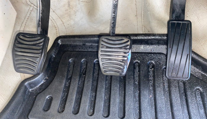 2020 Mahindra XUV300 W8 1.2 PETROL, Petrol, Manual, 96,104 km, Pedals