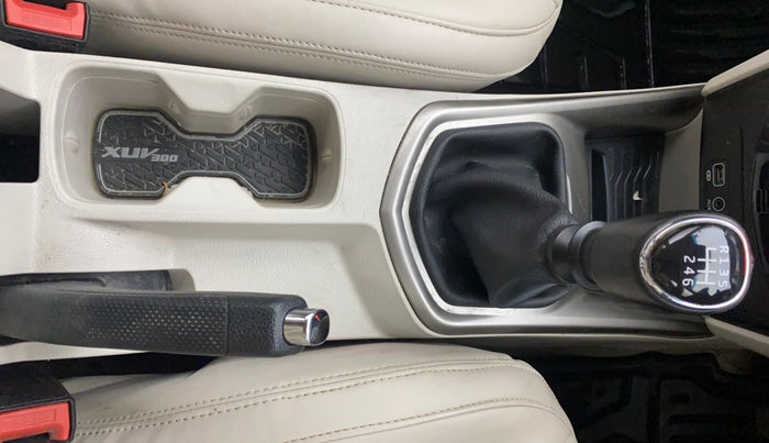 2020 Mahindra XUV300 W8 1.2 PETROL, Petrol, Manual, 96,104 km, Gear Lever