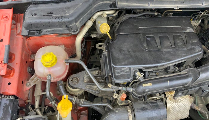 2020 Mahindra XUV300 W8 1.2 PETROL, Petrol, Manual, 96,104 km, Engine View - Right