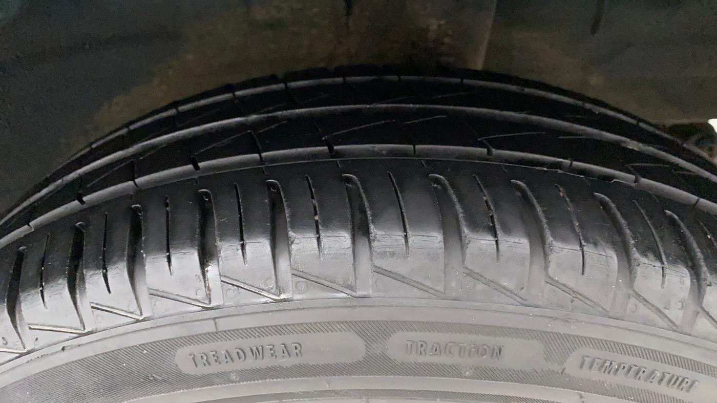 2021 Renault Kwid CLIMBER 1.0 (O), Petrol, Manual, 23,690 km, Left Rear Tyre Tread
