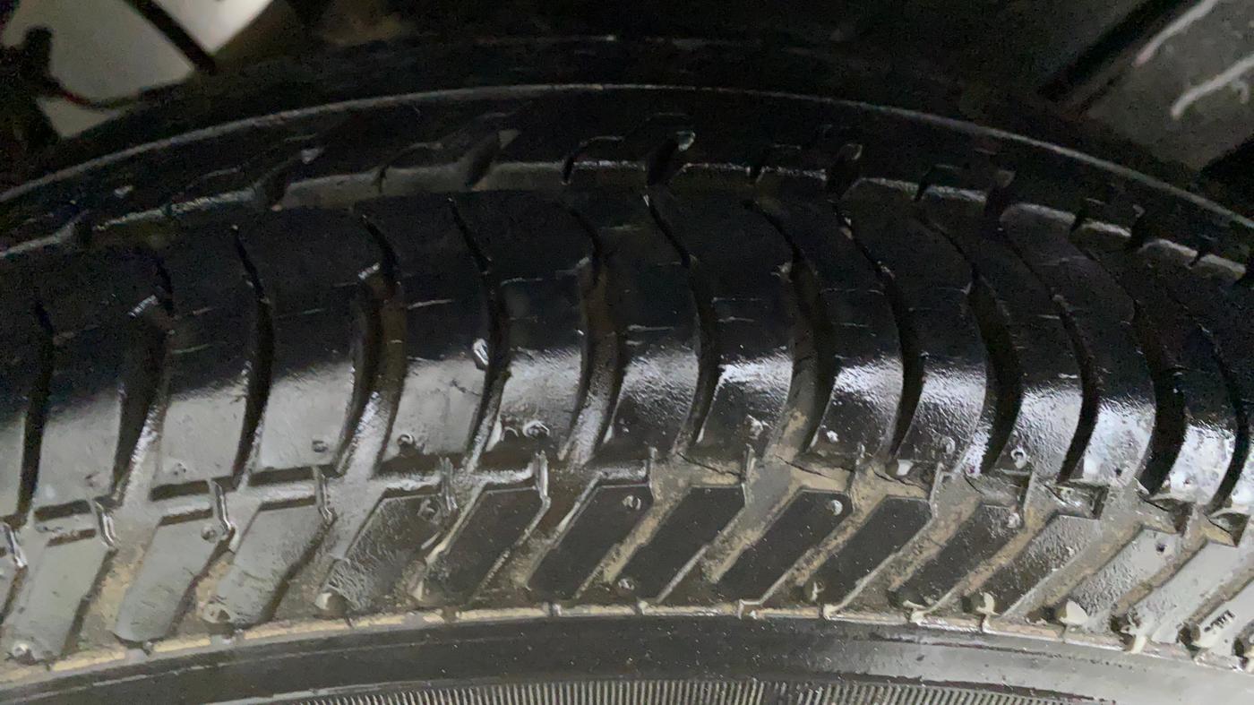 2012 Maruti Swift VXI, Petrol, Manual, 22,796 km, Right Rear Tyre Tread