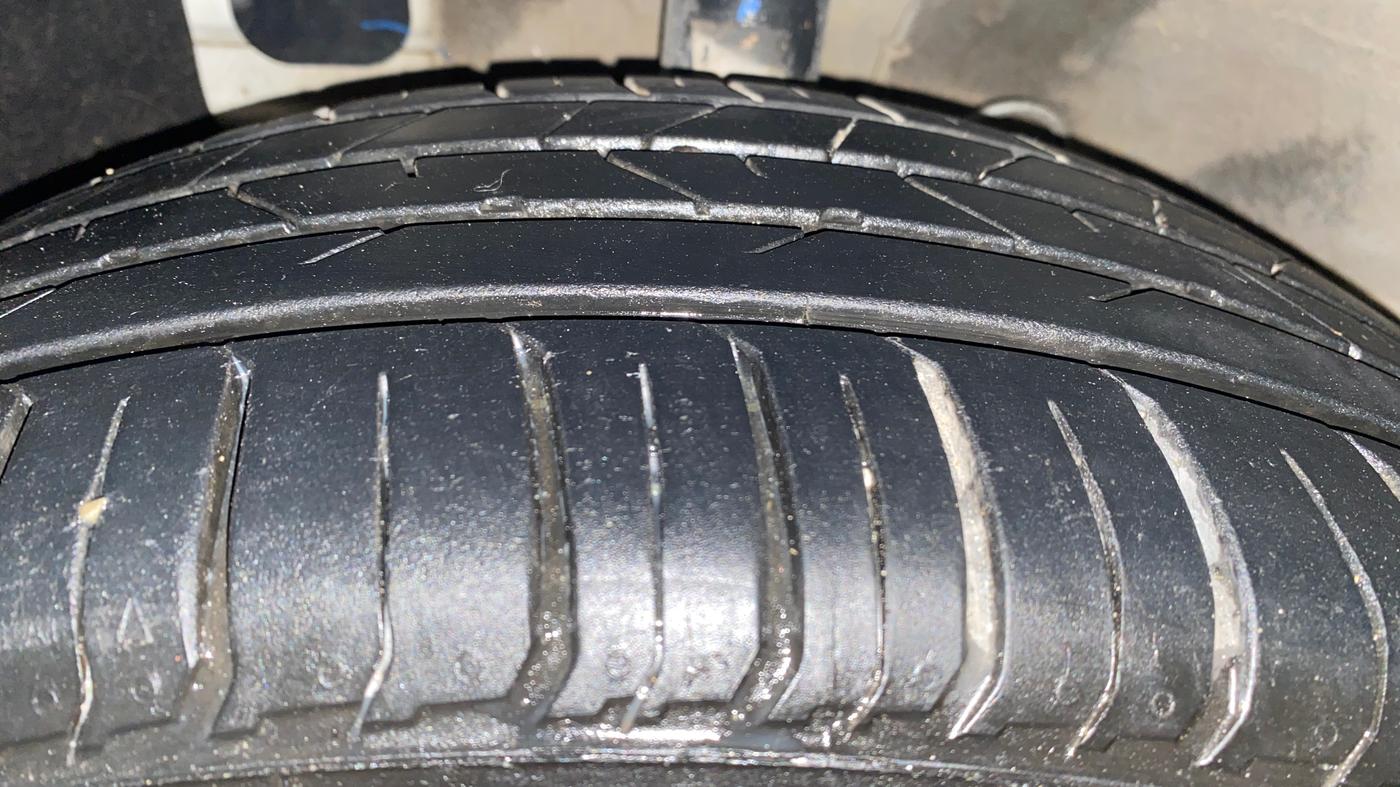 2024 Hyundai VENUE SX 1.5 CRDI, Diesel, Manual, 17,740 km, Left Front Tyre Tread