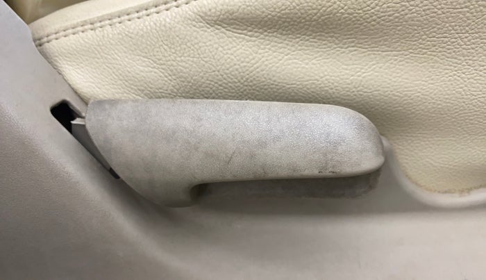 2017 Maruti Ciaz SIGMA 1.4 MT PETROL, Petrol, Manual, 1,01,141 km, Driver Side Adjustment Panel