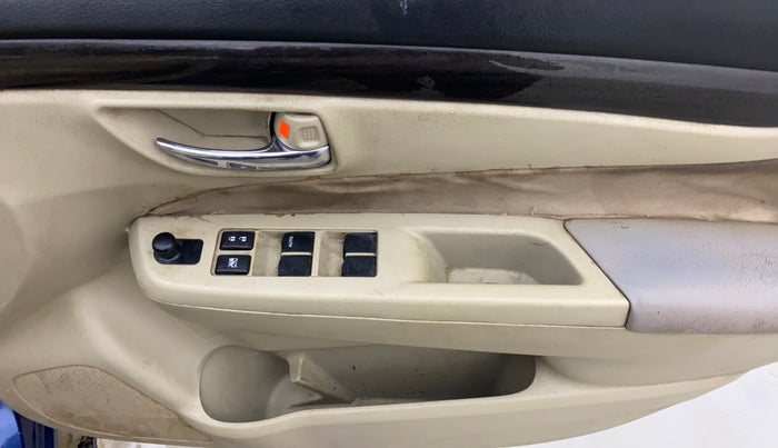 2017 Maruti Ciaz SIGMA 1.4 MT PETROL, Petrol, Manual, 1,01,141 km, Driver Side Door Panels Control