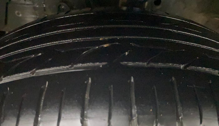 2017 Maruti Ciaz SIGMA 1.4 MT PETROL, Petrol, Manual, 1,01,141 km, Left Front Tyre Tread