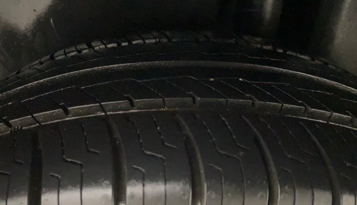 2017 Maruti Ciaz SIGMA 1.4 MT PETROL, Petrol, Manual, 1,01,141 km, Left Rear Tyre Tread