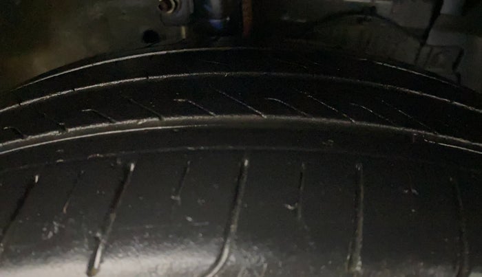 2017 Maruti Ciaz SIGMA 1.4 MT PETROL, Petrol, Manual, 1,01,141 km, Right Front Tyre Tread