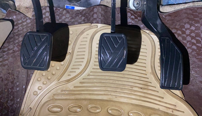 2017 Maruti Ciaz SIGMA 1.4 MT PETROL, Petrol, Manual, 1,01,141 km, Pedals