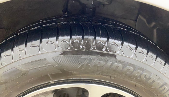 2018 Hyundai Grand i10 ASTA 1.2 KAPPA VTVT, CNG, Manual, 62,098 km, Right Front Tyre Tread