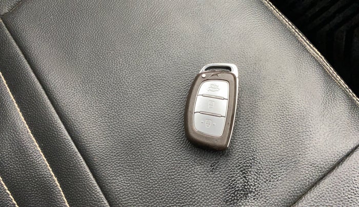 2018 Hyundai Grand i10 ASTA 1.2 KAPPA VTVT, CNG, Manual, 62,098 km, Key Close Up