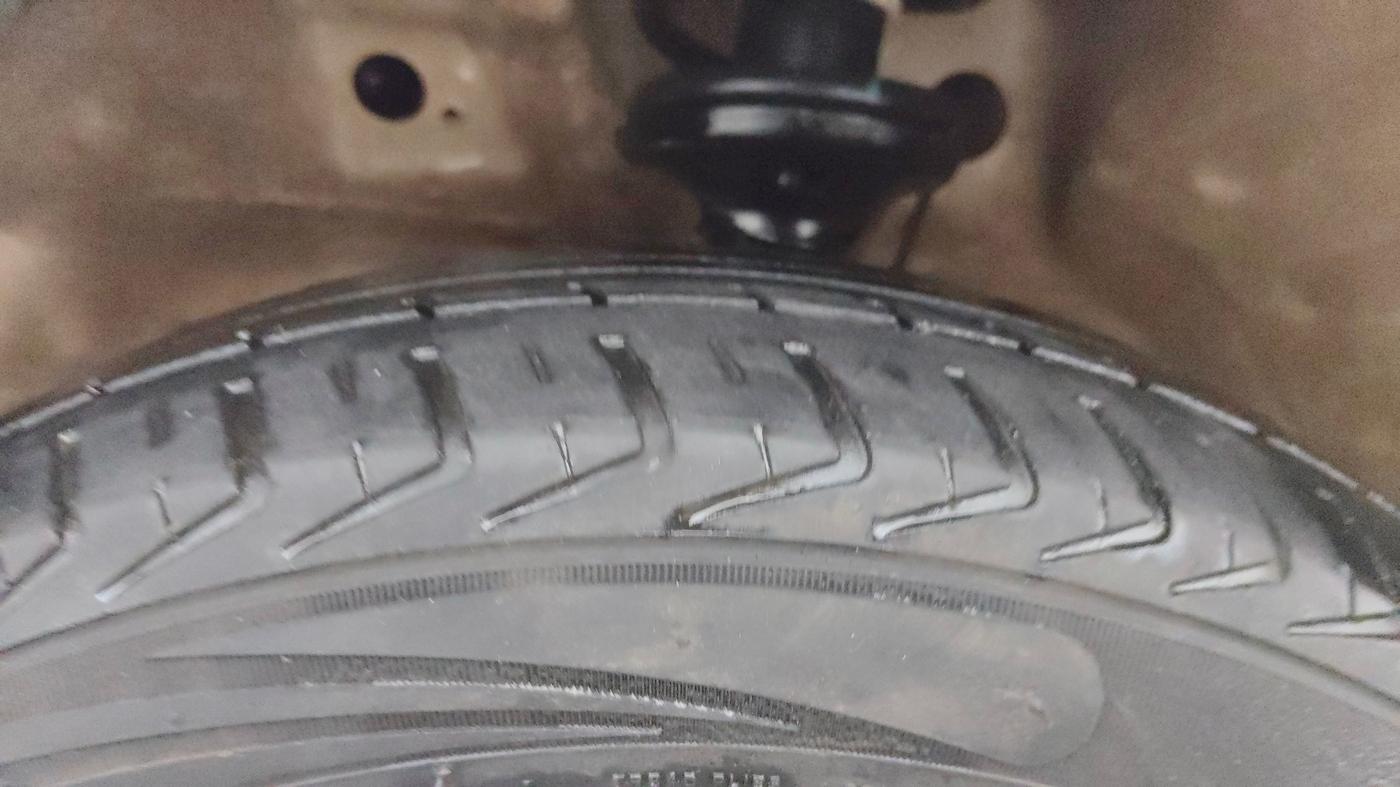 2017 Maruti Wagon R 1.0 VXI, Petrol, Manual, 34,612 km, Left Front Tyre Tread