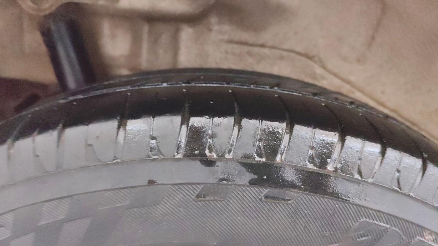 2017 Maruti Wagon R 1.0 VXI, Petrol, Manual, 34,612 km, Right Rear Tyre Tread