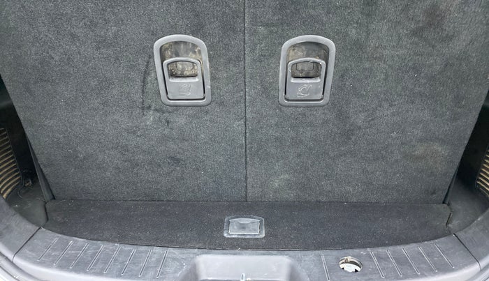 2019 Mahindra XUV500 W11 (O), Diesel, Manual, 29,847 km, Boot Inside