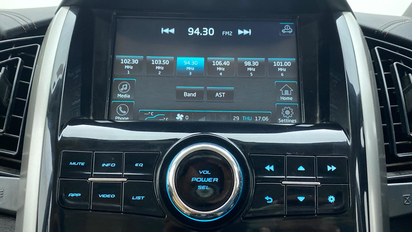 2019 Mahindra XUV500 W11 (O), Diesel, Manual, 29,847 km, Infotainment System