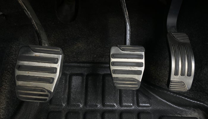 2019 Mahindra XUV500 W11 (O), Diesel, Manual, 29,847 km, Pedals