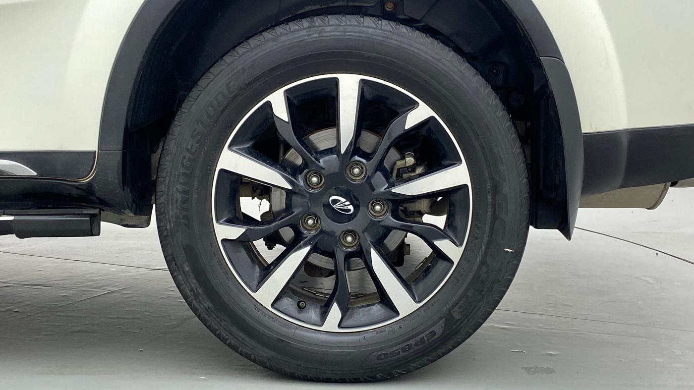 2019 Mahindra XUV500 W11 (O), Diesel, Manual, 29,847 km, Left Rear Wheel