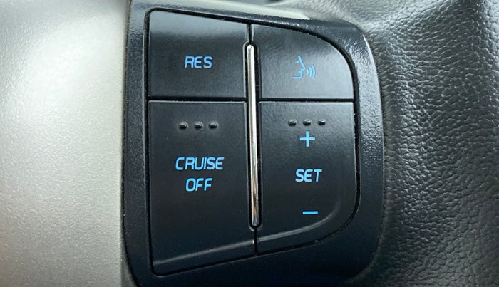 2019 Mahindra XUV500 W11 (O), Diesel, Manual, 29,847 km, Adaptive Cruise Control