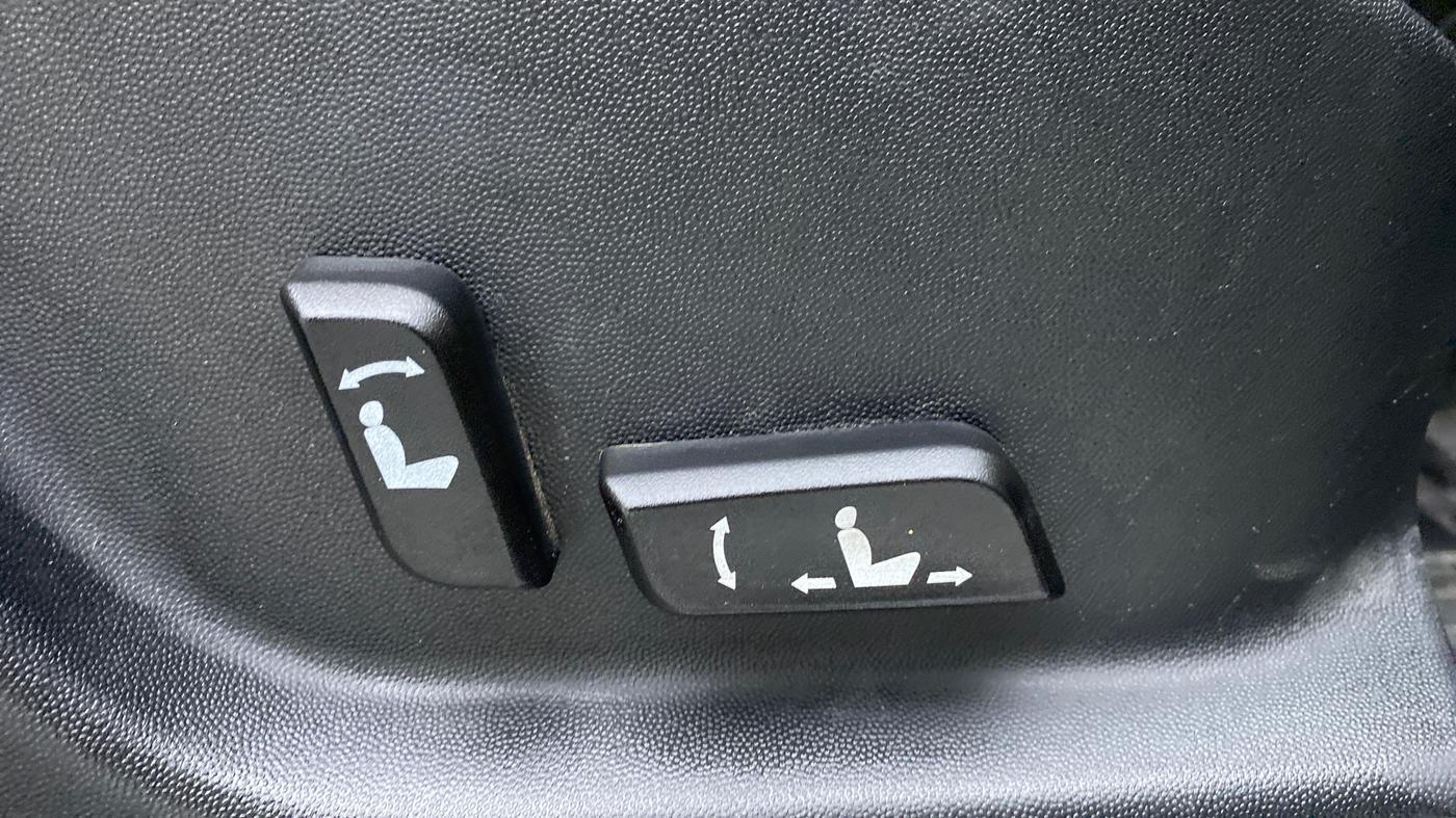 2019 Mahindra XUV500 W11 (O), Diesel, Manual, 29,847 km, Driver Side Adjustment Panel