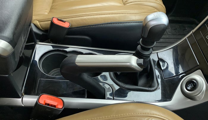 2019 Mahindra XUV500 W11 (O), Diesel, Manual, 29,847 km, Gear Lever