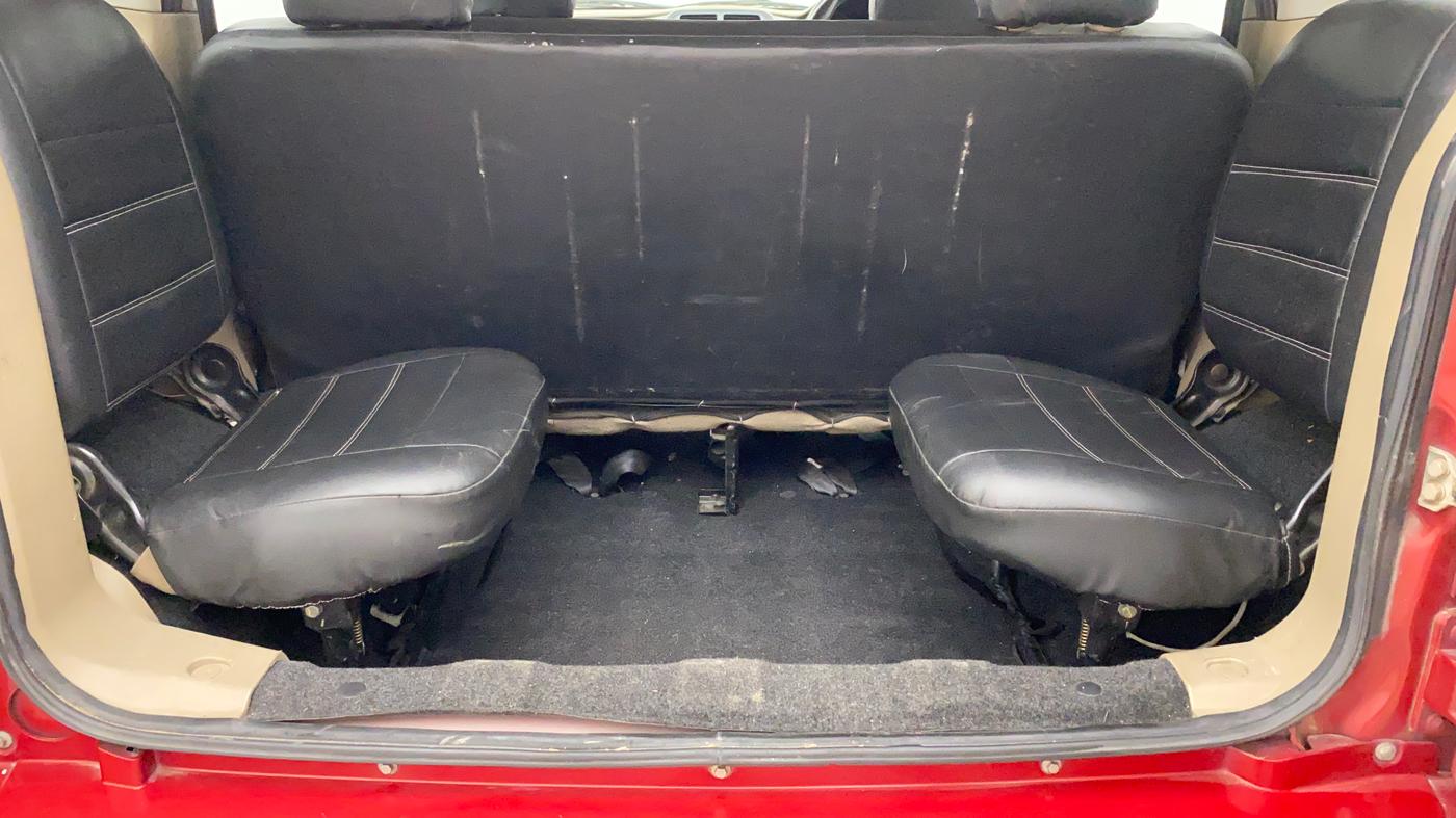 2018 Mahindra TUV300 T6 PLUS, Diesel, Manual, 1,17,841 km, Third Seat Row ( optional )