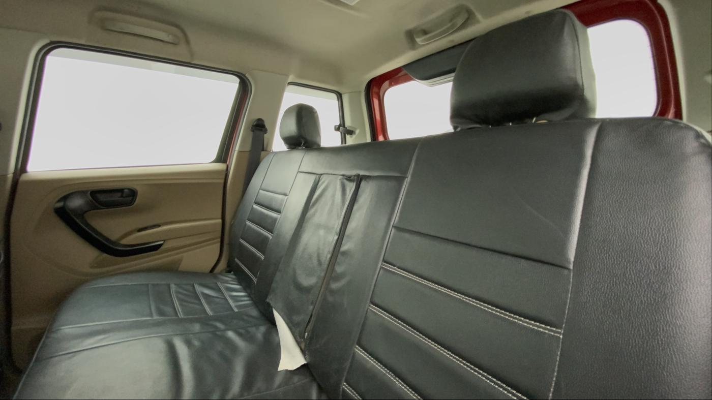 2018 Mahindra TUV300 T6 PLUS, Diesel, Manual, 1,17,841 km, Right Side Rear Door Cabin