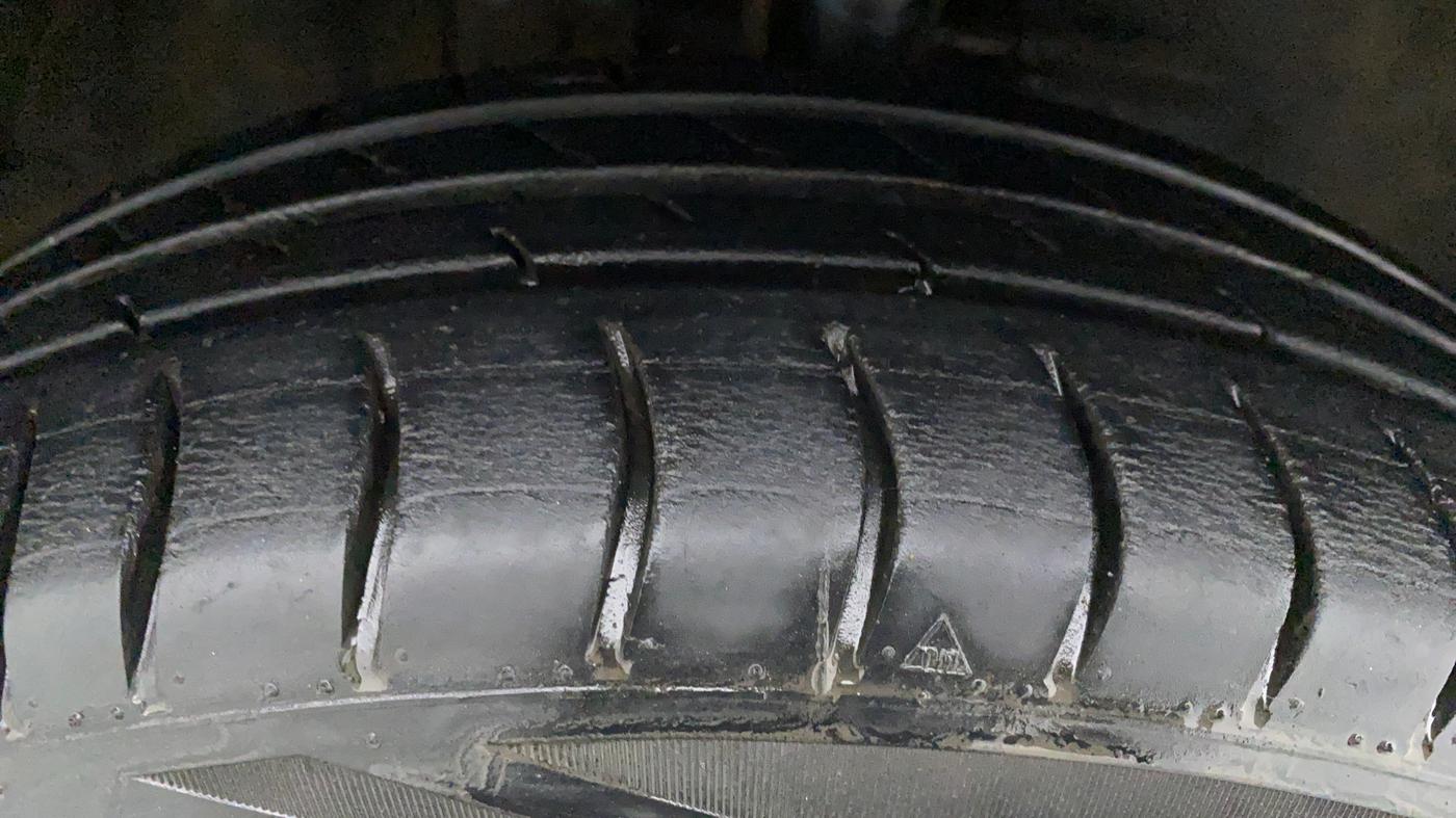2014 Maruti Wagon R Stingray VXI, Petrol, Manual, 38,677 km, Left Front Tyre Tread